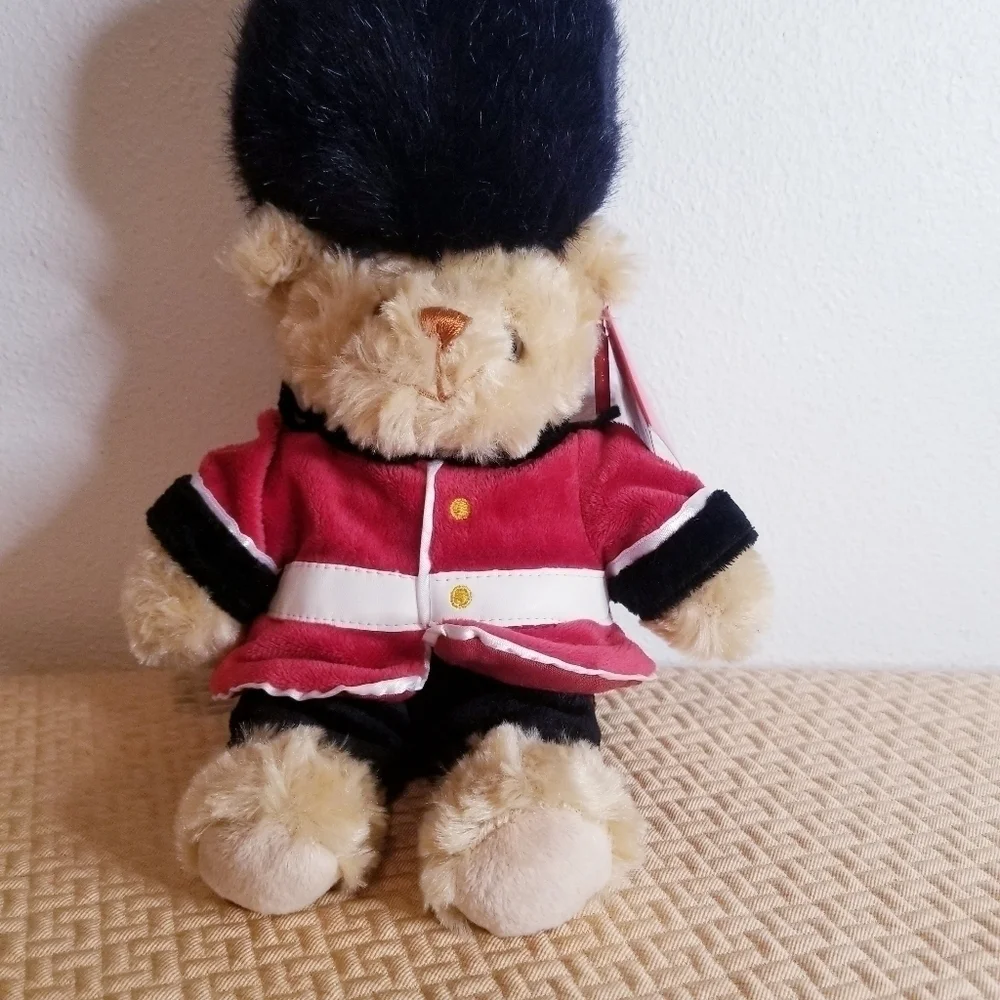 Nwt keel toys kindon guardsman bear plush